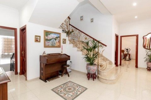 Villa for sale in El Santiscal, Cadiz, Spain 5 bedrooms, 571 sq.m. No. 62047 - photo 19