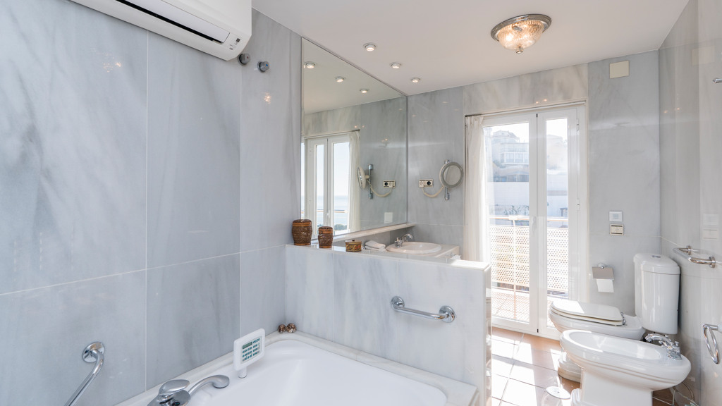 Villa a Torre de Benagalbon, Malaga, Spagna 8 camere da letto, 683 mq. N° 62296