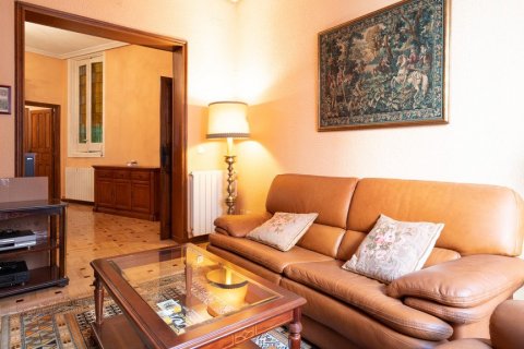 Apartment for sale in Madrid, Spain 4 bedrooms, 163 sq.m. No. 61070 - photo 3