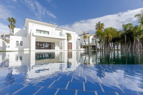Villa for sale in Sotogrande, Cadiz, Spain 8 bedrooms, 1.6 sq.m. No. 3270 - photo 2
