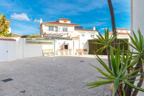 Villa for sale in Benalmadena, Malaga, Spain 3 bedrooms, 250 sq.m. No. 62187 - photo 6
