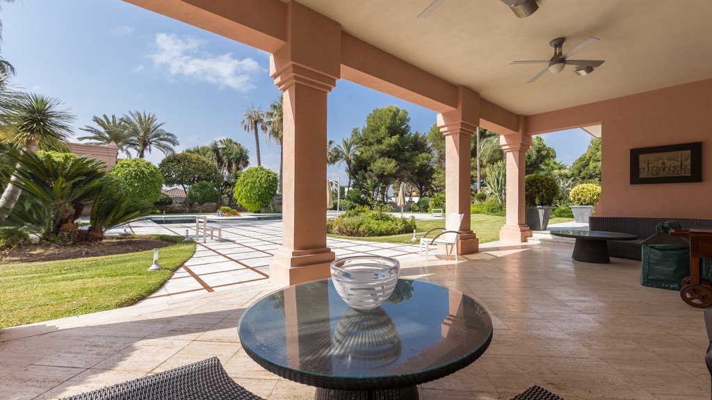 Villa i El Paraiso, Malaga, Spanien 11 sovrum, 1069.67 kvm. Nr. 3453