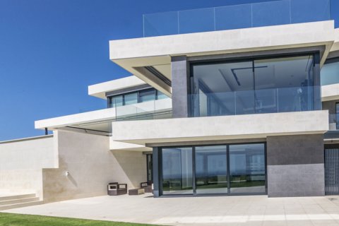 Villa for sale in San Roque, Cadiz, Spain 5 bedrooms, 720 sq.m. No. 62357 - photo 16