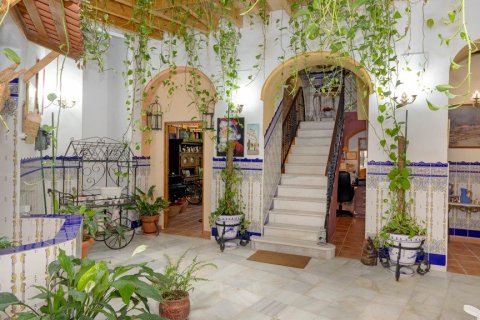 Townhouse for sale in Jerez de la Frontera, Cadiz, Spain 3 bedrooms, 550.3 sq.m. No. 62057 - photo 4