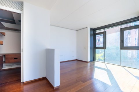 Triplex for sale in Madrid, Spain 5 bedrooms, 486 sq.m. No. 2388 - photo 17