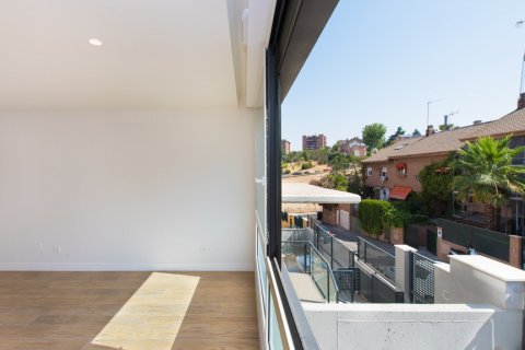 House for sale in Madrid, Spain 5 bedrooms, 367.8 sq.m. No. 62116 - photo 7