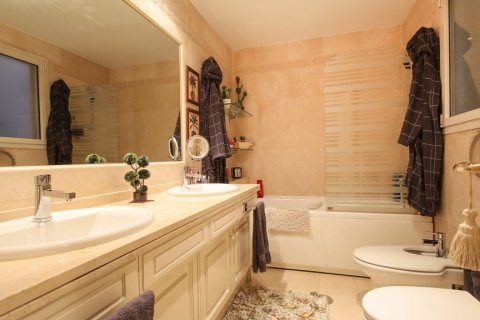 Apartment for sale in Madrid, Spain 2 bedrooms, 197 sq.m. No. 61463 - photo 22