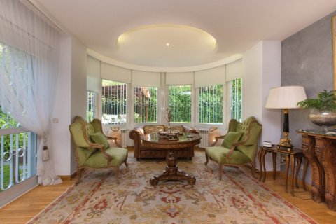 House for sale in Madrid, Spain 6 bedrooms, 575 sq.m. No. 61978 - photo 10