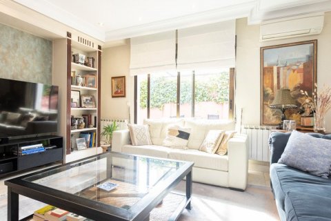 House for sale in Madrid, Spain 6 bedrooms, 237 sq.m. No. 62269 - photo 2