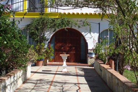 Villa for sale in El Santiscal, Cadiz, Spain 5 bedrooms, 217.54 sq.m. No. 3334 - photo 6