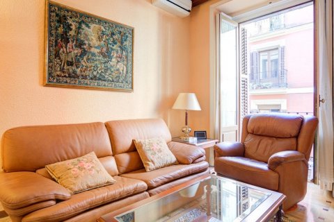 Apartment for sale in Madrid, Spain 4 bedrooms, 163 sq.m. No. 61070 - photo 1