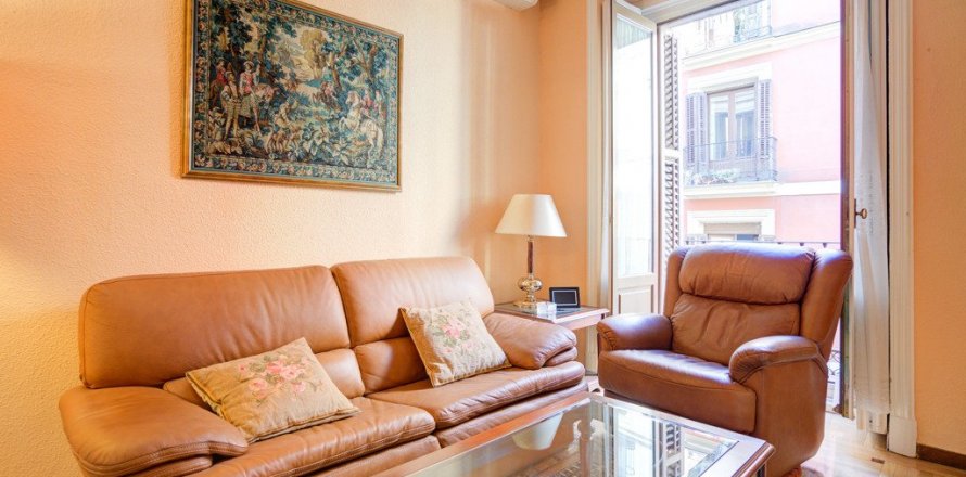 Apartment in Madrid, Spain 4 bedrooms, 163 sq.m. No. 61070