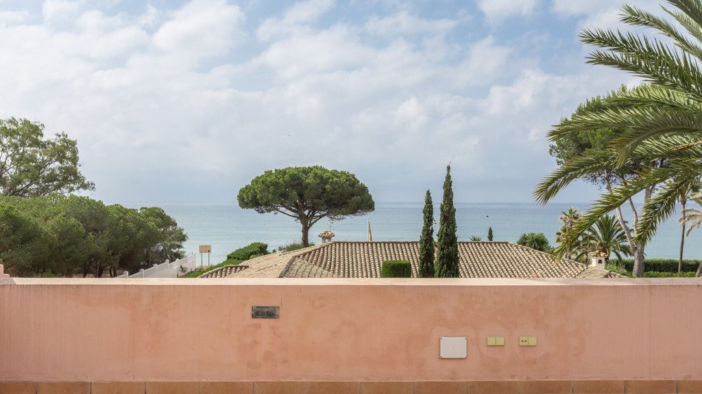 Villa i El Paraiso, Malaga, Spanien 11 sovrum, 1069.67 kvm. Nr. 3453