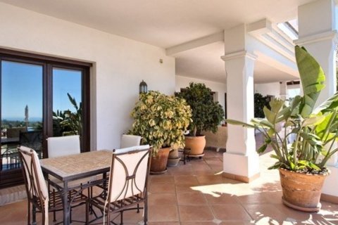 Villa for sale in Benahavis, Malaga, Spain 5 bedrooms, 700 sq.m. No. 62223 - photo 5