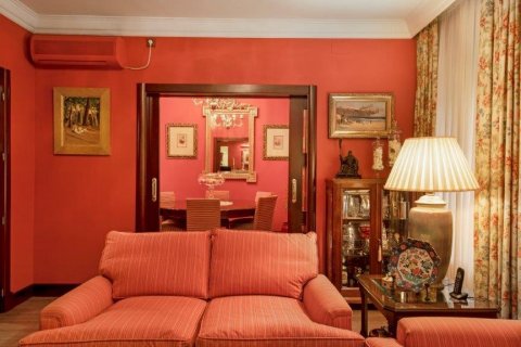 Apartment for sale in Sevilla, Seville, Spain 7 bedrooms, 308 sq.m. No. 61591 - photo 4