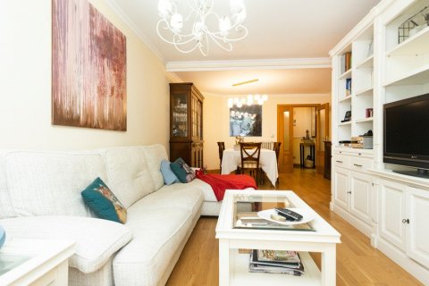 Apartment for sale in Madrid, Spain 4 bedrooms, 160 sq.m. No. 61689 - photo 3