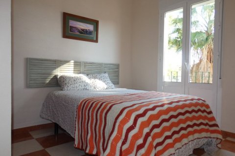 Villa for sale in El Santiscal, Cadiz, Spain 5 bedrooms, 160 sq.m. No. 3406 - photo 12