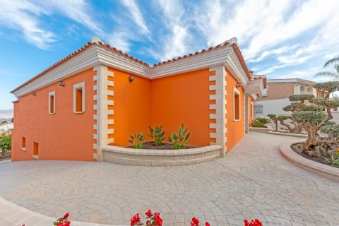 Villa for sale in Alhaurin de la Torre, Malaga, Spain 4 bedrooms, 400 sq.m. No. 3714 - photo 3
