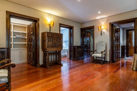 Villa for sale in Majadahonda, Madrid, Spain 5 bedrooms, 600 sq.m. No. 3597 - photo 22