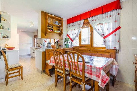 Villa for sale in Santo Domingo, Madrid, Spain 5 bedrooms, 337 sq.m. No. 62135 - photo 6