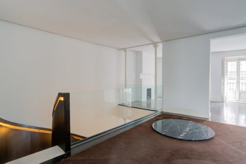 Duplex for sale in Madrid, Spain 4 bedrooms, 350 sq.m. No. 61276 - photo 17