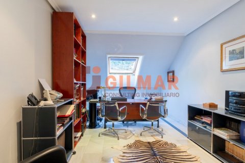 House for sale in Madrid, Spain 6 bedrooms, 750 sq.m. No. 3195 - photo 29