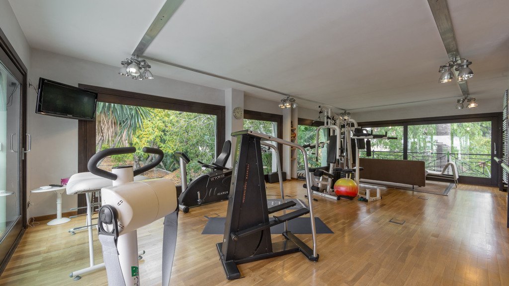 Villa i El Paraiso, Malaga, Spanien 11 sovrum, 1069.67 kvm. Nr. 3453