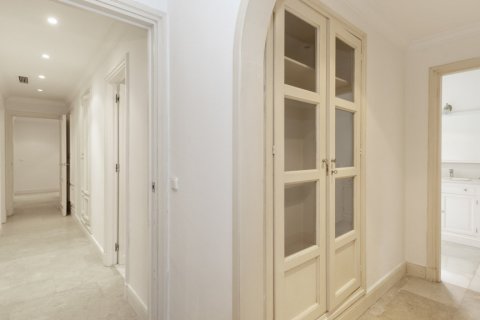 Apartment for sale in Jerez de la Frontera, Cadiz, Spain 5 bedrooms, 430 sq.m. No. 61618 - photo 28