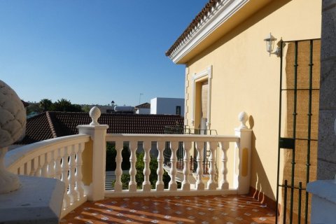 Villa for sale in El Santiscal, Cadiz, Spain 5 bedrooms, 160 sq.m. No. 3406 - photo 15