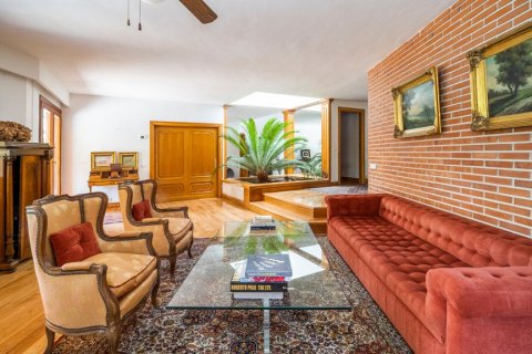 Villa for rent in Madrid, Spain 7 bedrooms, 1 sq.m. No. 61990 - photo 28