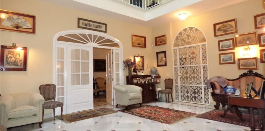 Townhouse in Sevilla, Seville, Spain 9 bedrooms, 600 sq.m. No. 3379