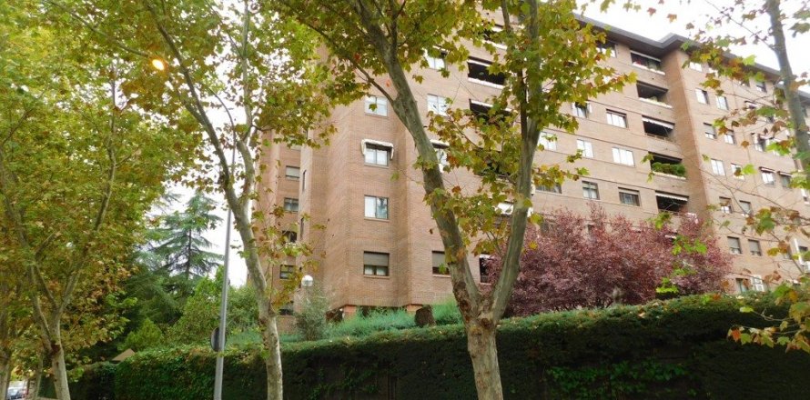 Apartment in Moralzarzal, Madrid, Spain 6 bedrooms, 313 sq.m. No. 60876