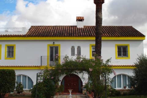 Villa for sale in El Santiscal, Cadiz, Spain 5 bedrooms, 217.54 sq.m. No. 3334 - photo 5