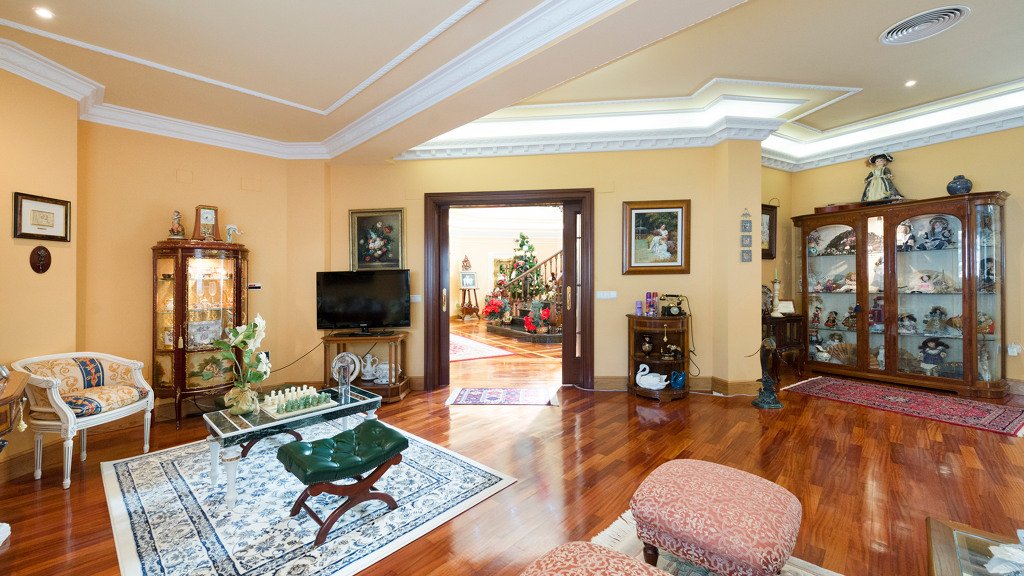 Villa in Malaga, Spanien 6 Schlafzimmer, 2148 m2 Nr. 3651