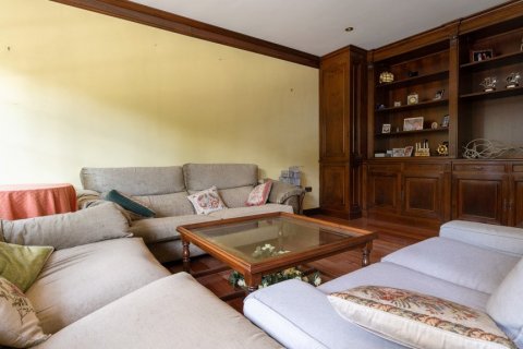 Villa for sale in Majadahonda, Madrid, Spain 5 bedrooms, 600 sq.m. No. 3597 - photo 17