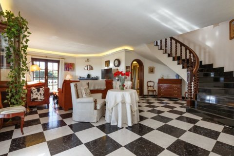 Villa for sale in Manilva, Malaga, Spain 5 bedrooms, 460 sq.m. No. 3275 - photo 20