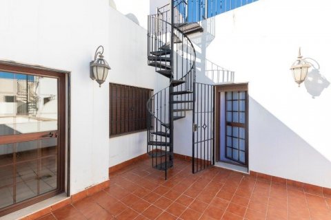 Duplex for sale in Sevilla, Seville, Spain 5 bedrooms, 222 sq.m. No. 61932 - photo 13