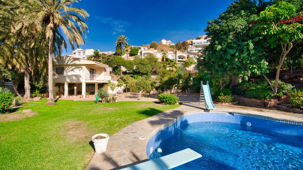 Villa a Torre de Benagalbon, Malaga, Spagna 8 camere da letto, 683 mq. N° 62296