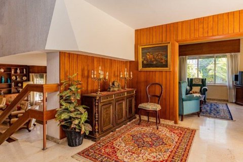 Villa for sale in Castilleja de la Cuesta, Seville, Spain 10 bedrooms, 630 sq.m. No. 62239 - photo 13