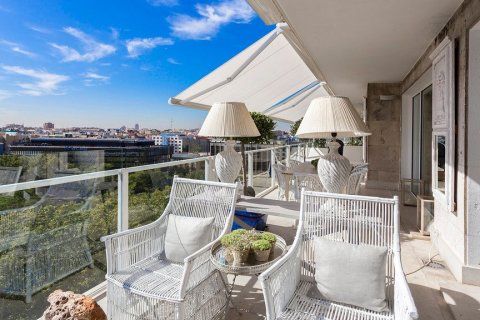 Penthouse for sale in Madrid, Spain 5 bedrooms, 373 sq.m. No. 61042 - photo 3