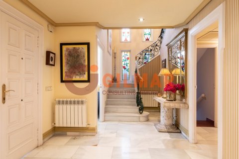 House for sale in Madrid, Spain 6 bedrooms, 750 sq.m. No. 3195 - photo 18