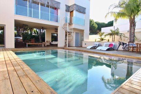 Villa for sale in Roche, Murcia, Spain 5 bedrooms, 533 sq.m. No. 3526 - photo 1
