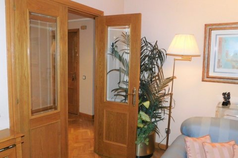 Apartment for rent in Moralzarzal, Madrid, Spain 6 bedrooms, 313 sq.m. No. 60876 - photo 17