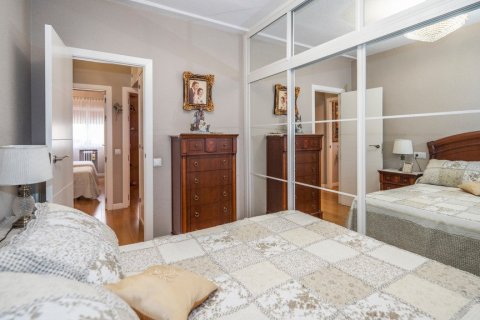 Apartment for sale in Madrid, Spain 3 bedrooms, 114 sq.m. No. 61093 - photo 14