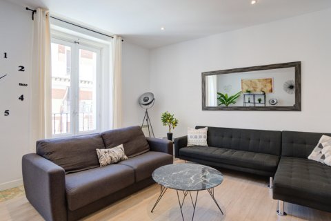 Apartment for sale in Madrid, Spain 4 bedrooms, 125 sq.m. No. 61032 - photo 8