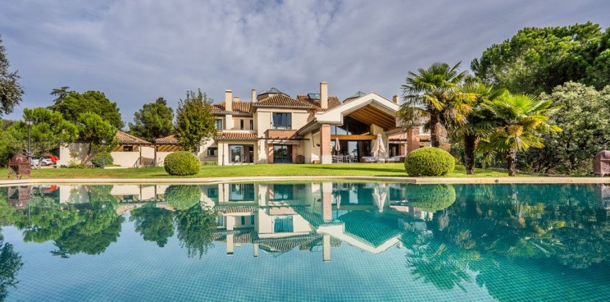 Villa in Alcobendas, Madrid, Spain 7 bedrooms, 1.41 sq.m. No. 62198