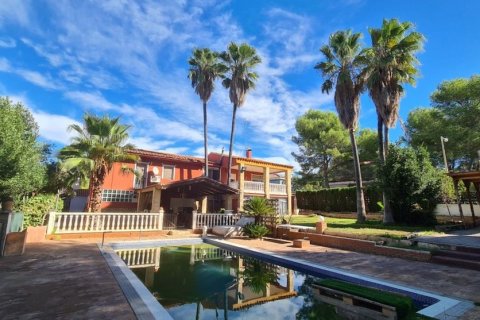 Villa for sale in Valencia, Spain 6 bedrooms, 290 sq.m. No. 62846 - photo 1