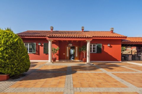 Villa for sale in Las Palmas De Gran Canaria, Gran Canaria, Spain 5 bedrooms, 519.9 sq.m. No. 62015 - photo 1