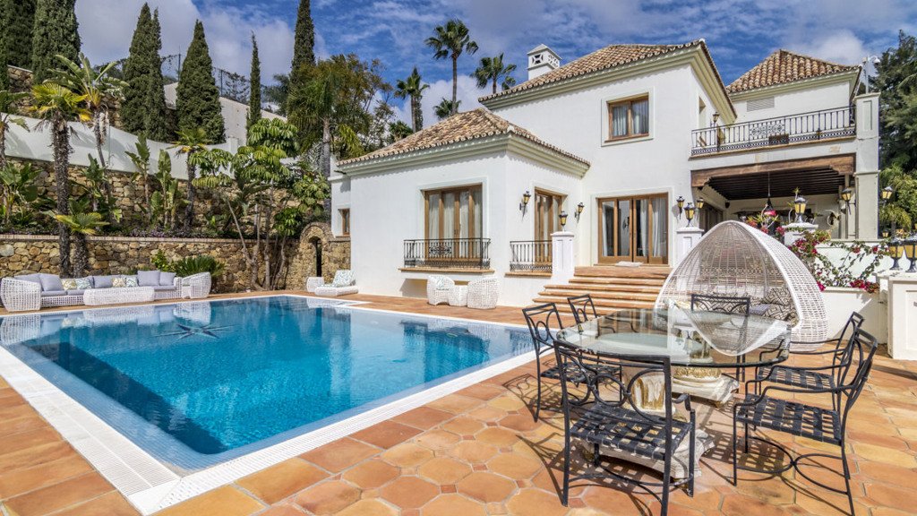 Willa w El Paraiso, Malaga, Hiszpania 16 sypialni, 890.28 mkw. nr 62035
