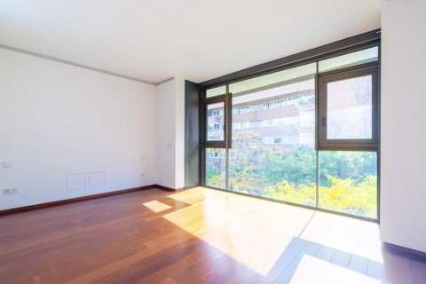 Triplex for sale in Madrid, Spain 4 bedrooms, 468 sq.m. No. 2389 - photo 11